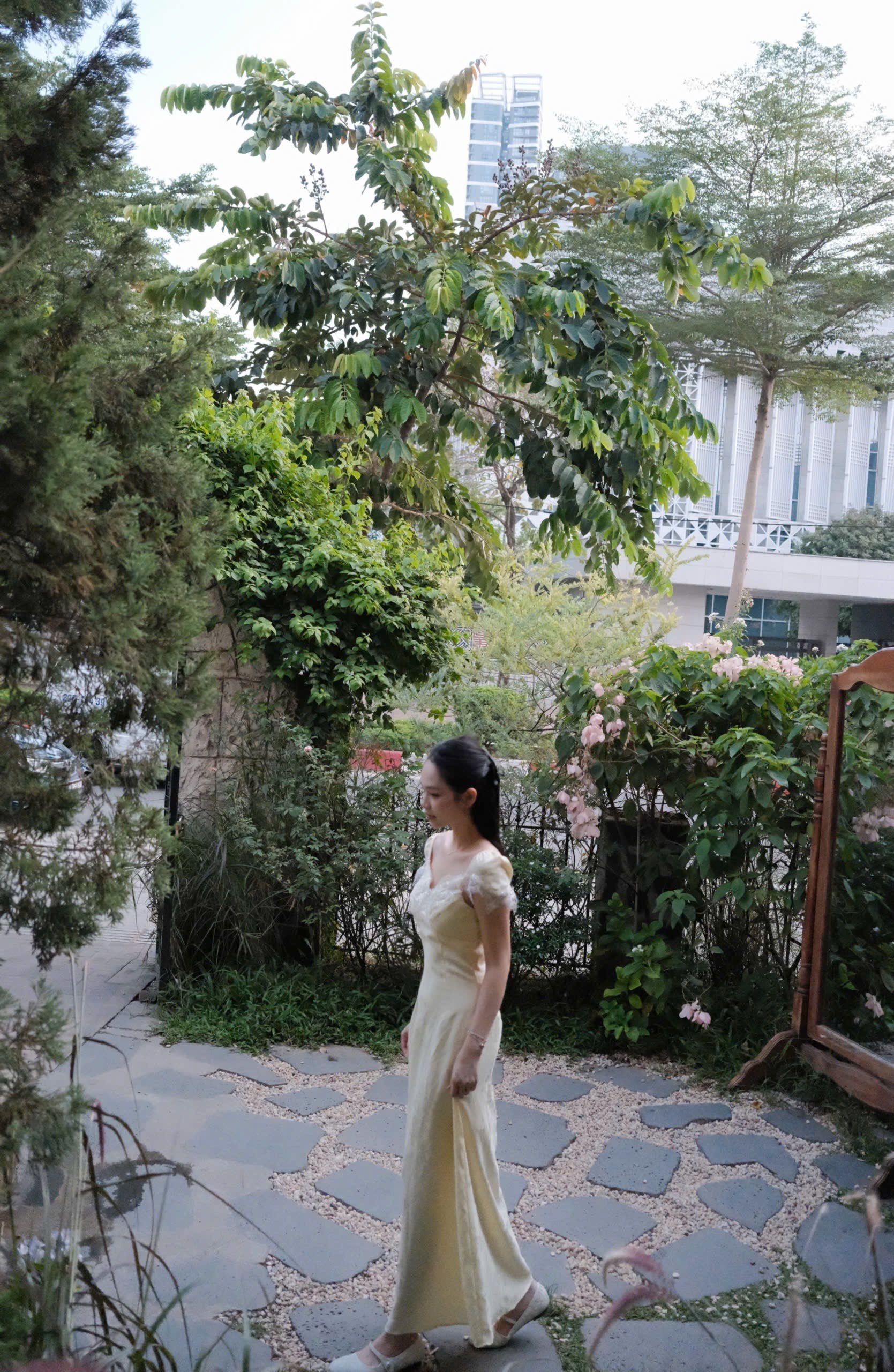 Váy lụa Fly Dress vàng gà, ảnh 2
