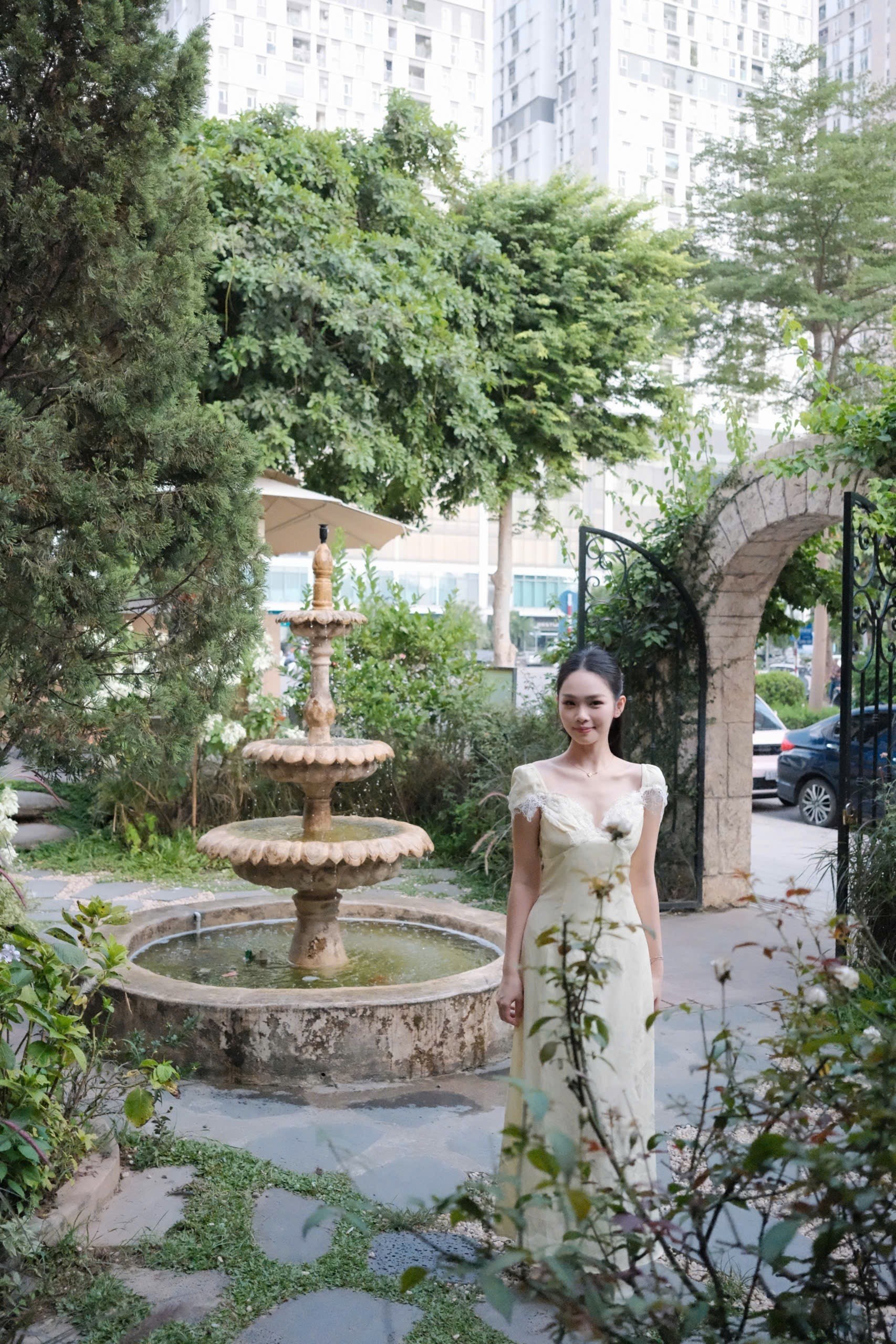 Váy lụa Fly Dress vàng gà, ảnh 3