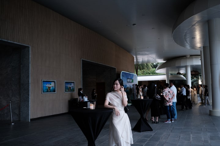 Váy Blome Dress tơ óng, ảnh khách hàng